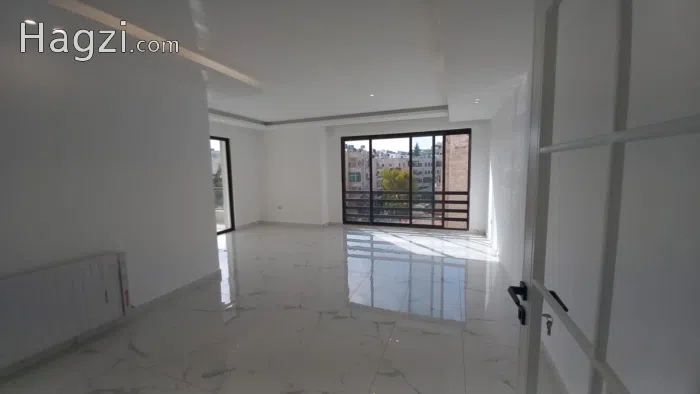 Apartment for sale in Um Uthaina