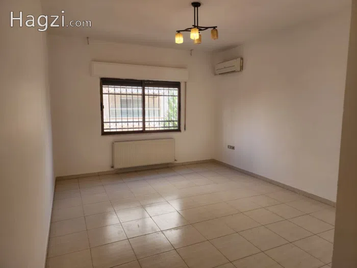 Unfurnished Apartment to Rent in deir ghbar