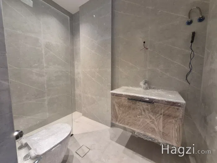 فرصة استثمارية بعائد ممتاز: شقة طابق أول فاخرة في أرقى مناطق عبدون - Secondary Image 3