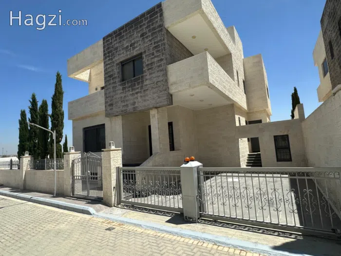 Villa for sale in Airport Road