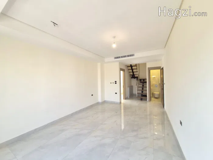 🏡 Luxury Top-Floor Apartment with Private Roof Terrace for Sale | Um Uthaina - Secondary Image 2