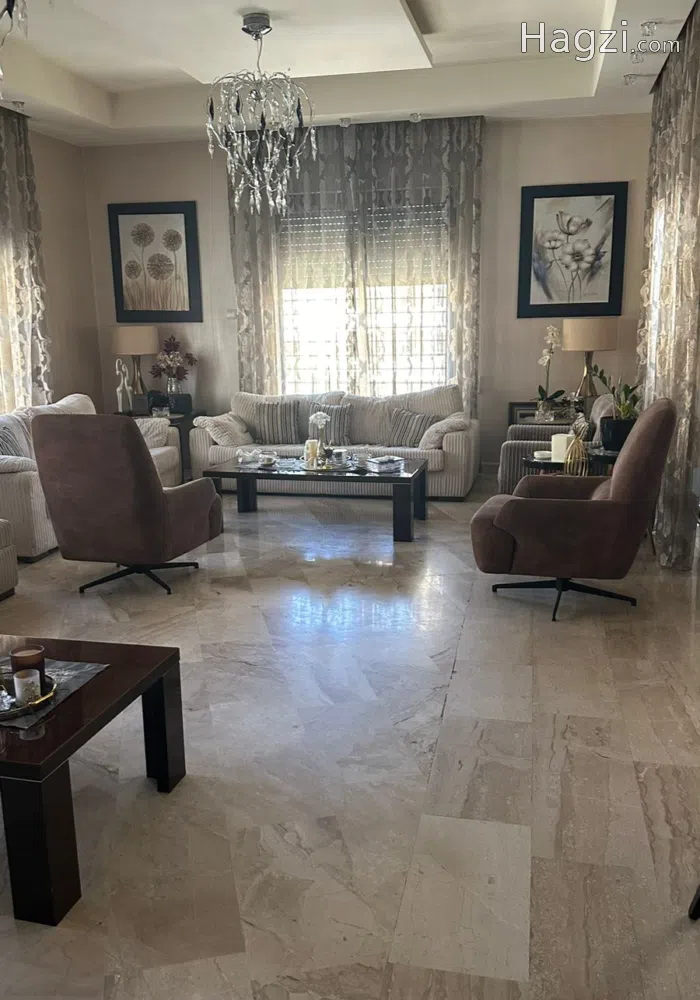 Spacious Full-Floor Unfurnished Apartment for Sale - Secondary Image 1