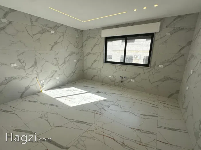 Unfurnished aparment for Sale in Dahyet Al Nakheel - Secondary Image 2