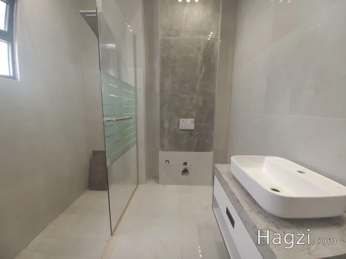 Apartment For Sale In Um Al Summaq - Secondary Image 1
