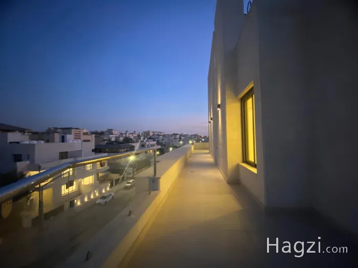 Elegant Rooftop Apartment for Sale – Private Terrace & Premium Finishes - Secondary Image 3