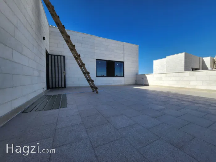 Apartment for sale in Um Uthaina