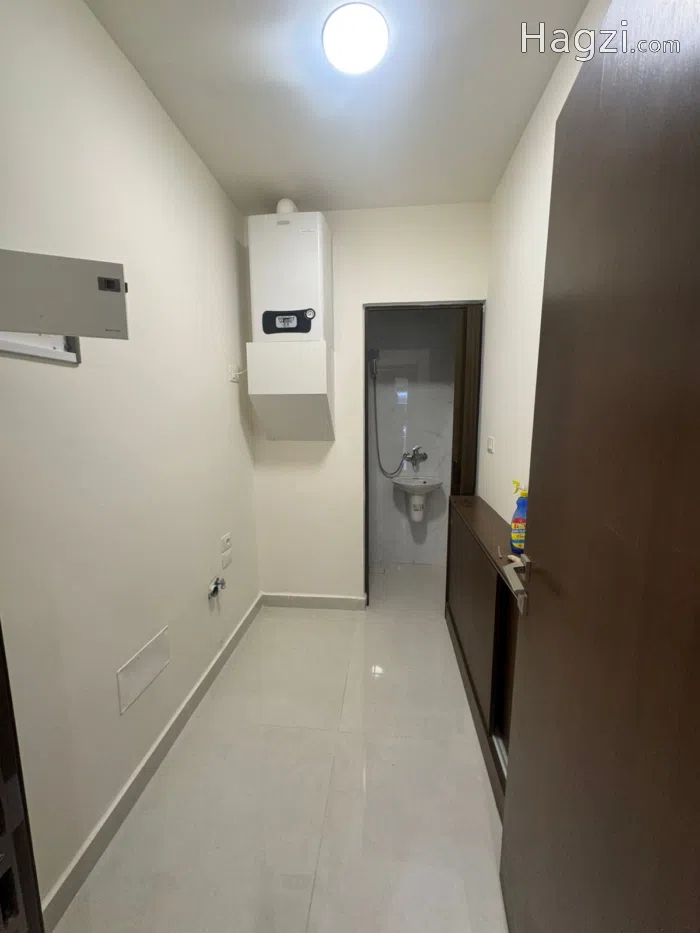 unfurnished apartment for sale - Secondary Image 1