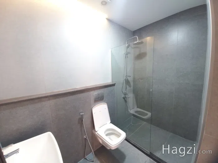 Unfurnished Three Bedrooms Apartment for Sale in Um Uthaina - Secondary Image 3