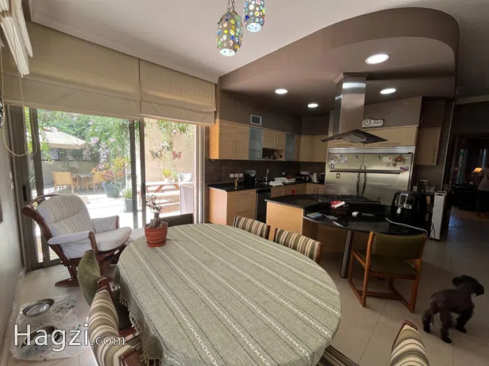 Amazing Three bedroom Garden Apartment for rent - Secondary Image 3