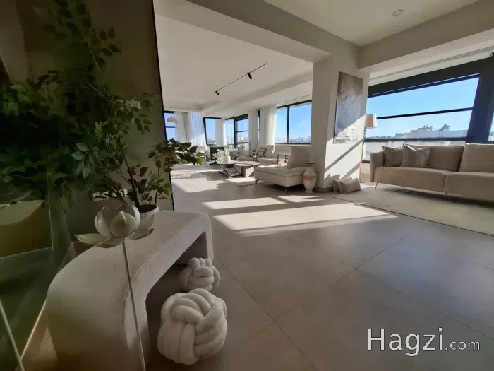 Modern rooftop with breathtaking panoramic scenery - Secondary Image 2