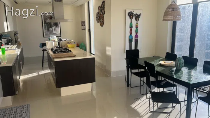 Luxurious 4 Bedrooms for Rent - Secondary Image 2