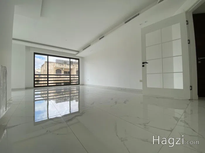 Apartment for sale in Um Uthaina