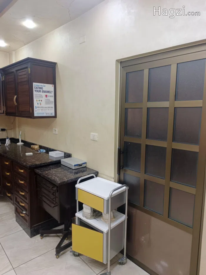Office for sale at a dental clinic location - Secondary Image 1