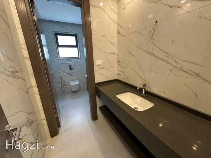 Unfurnished aparment for Sale in Dahyet Al Nakheel - Secondary Image 2