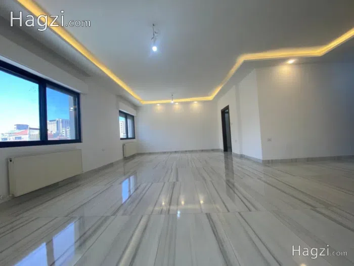 3-bedroom unfurnished roof for rent