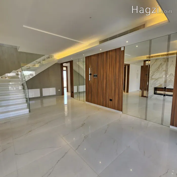 Unfurnished Apartment For Rent 
