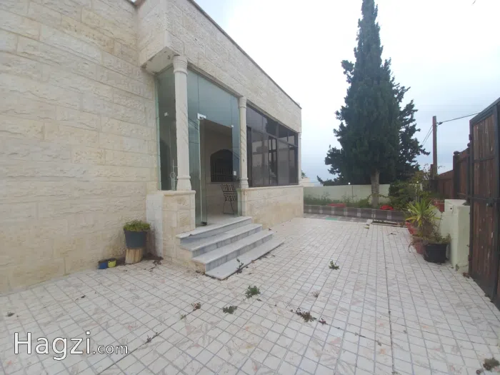 Detached house For sale in Naour