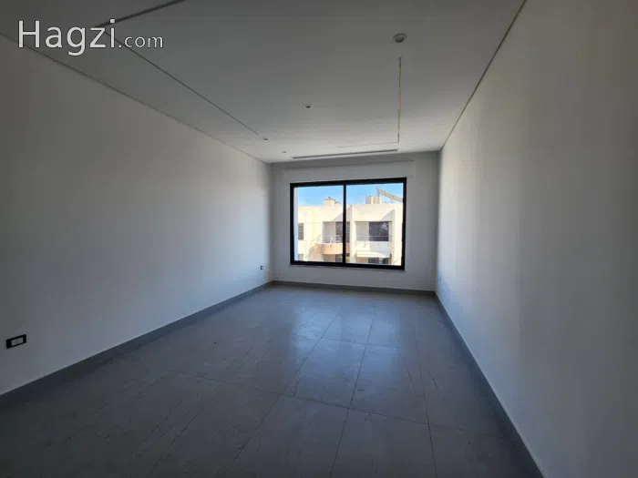 Apartment for sale in Um Uthaina - Secondary Image 1
