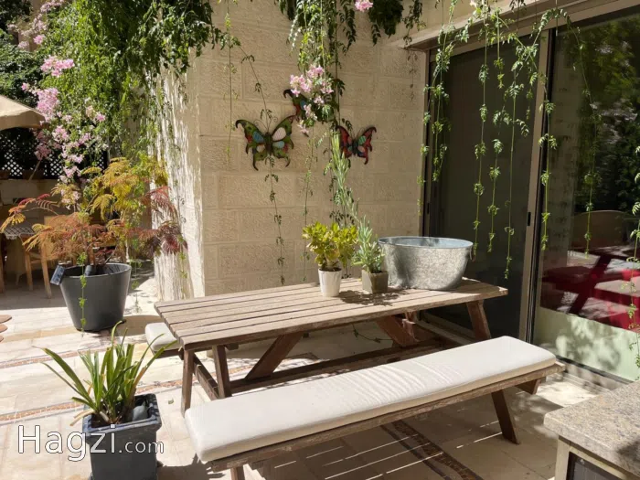 Amazing Three bedroom Garden Apartment for rent - Secondary Image 2